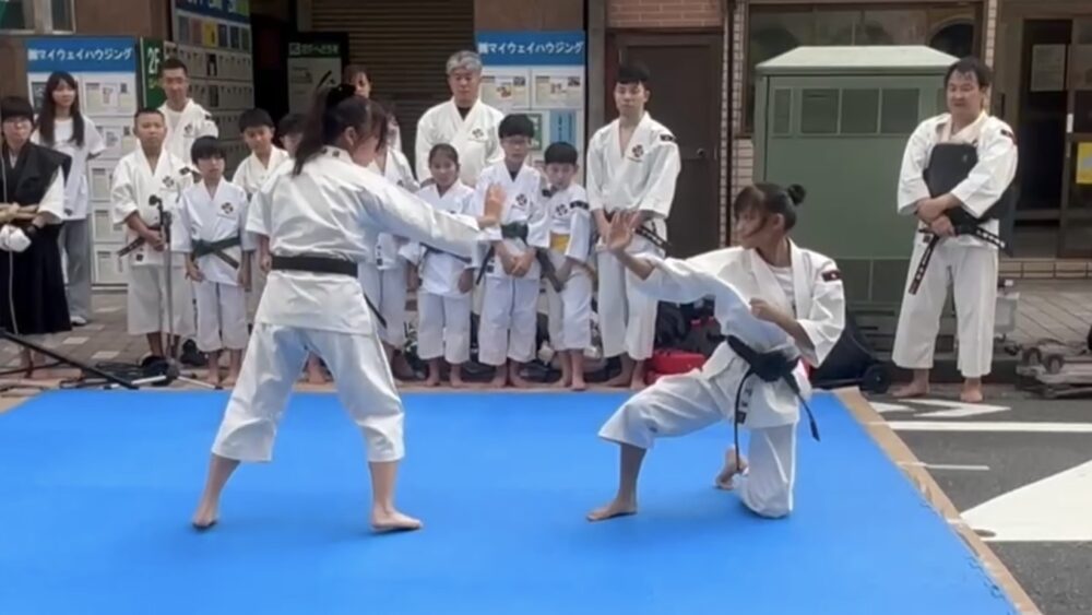 中学生、高校生女子組演武